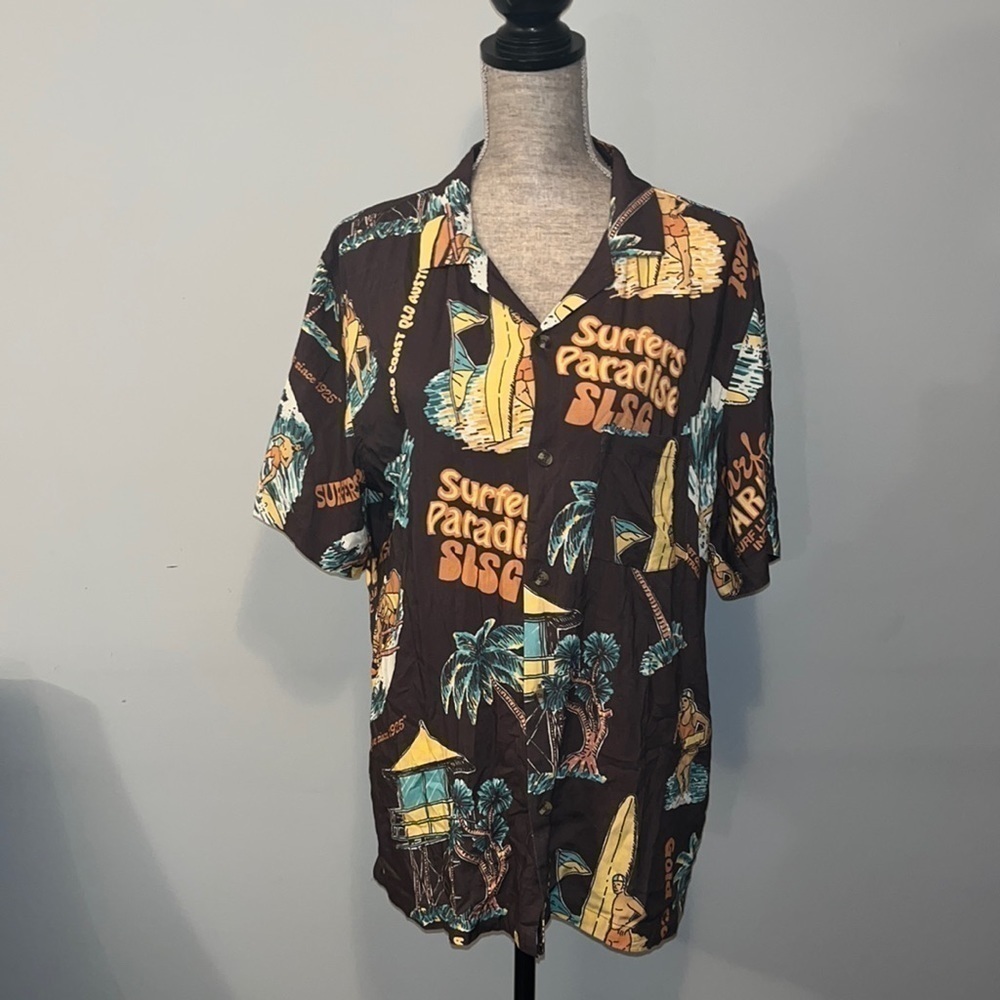 Surfers Paradise Mens Short Sleeve Button Up Shirt Surf. NWT
Design Size Medium